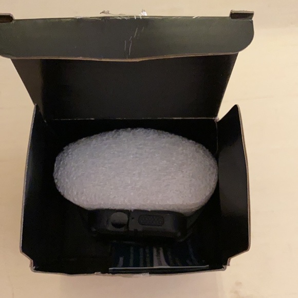 New in box men’s 44” I watch cover band - Picture 2 of 12